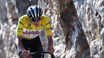 Tadej Pogacar, con el maillot amarillo de líder en París-Niza.