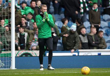 GLASGOW, SCOTLAND - MARCH 11:  Scott Bain of Celtic warms up ahead of his debut prior to the Ladbrokes Scottish Premiership match between Rangers and Celtic at Ibrox Stadium on March 11, 2018 in Glasgow, Scotland.  (Photo by Ian MacNicol/Getty Images)