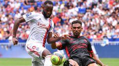 Moussa Dembele, jugadore del Olympique de Lyon, durante un partido de Ligue 1 ante el Clermont Foot 63 Groupama Stadium.