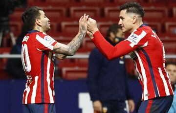 Correa y Giménez celebran un gol del Atlético la pasada temporada.