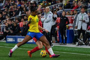 Brazil and Barcelona's Geyse fights for the ball during the 2023 SheBelieves Cup match between Canada and Brazil.