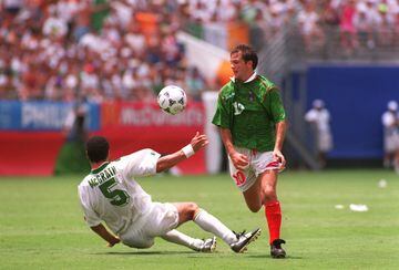 García participó en dos Mundiales (1994 y 1998). Disputó un total de 77 partidos con México marcando un total de 28 goles.