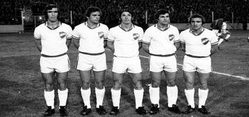Primero de izquierda a derecha en la imagen, el volante nacional ganó la Copa Libertadores en 1971 con Nacional de Montevideo. Dos años antes había caída en la final del certamen sudamericano.