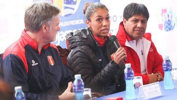 Vanessa Palacios, en rueda de prensa junto al técnico Francisco Hervás.