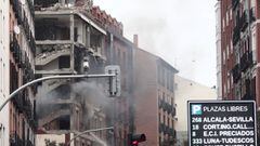 Aspecto de un inmueble momentos posteriores a una fuerte explosi&oacute;n registrada la calle Toledo que ha hundido varias plantas del edificio, en Madrid, (Espa&ntilde;a), a 20 de enero de 2021. La explosi&oacute;n, que se ha producido minutos antes de l