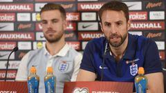 England&#039;s Interim manager Gareth Southgate (R) and England&#039;s midfielder Jordan Henderson attend a press conference at St George&#039;s Park in Burton-on-Trent on November 10, 2016, ahead of their group F World Cup qualifying football match again