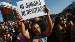 BUENOS AIRES (ARGENTINA), 07/02/2017.- Mujeres participan de un &quot;tetazo&quot;, una protesta contra la prohibici&oacute;n de hacer &quot;topless&quot;