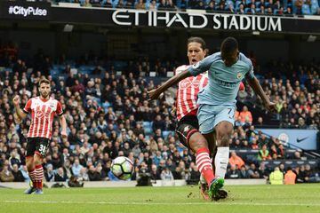Manchester City's Nigerian striker Kelechi Iheanacho knocks home the equaliser.