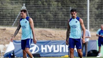 Giménez y Savic, en un entrenamiento del Atlético