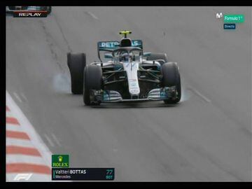 Momento del reventón de la rueda trasera derecha de Valtteri Bottas cuando iba primero a falta de 3 vueltas.