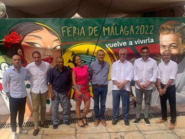 De izquierda a derecha Manolo Gaspar, Carlos Arias, Ben Barek. Iris de Palacio, José María Muñoz, Martín Aguilar, Basti y Duda.