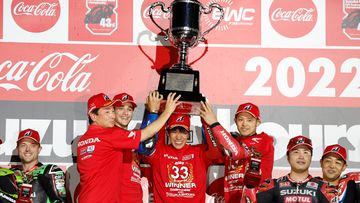 Iker Lecuona, junto a sus compañeros, en el podio de las 8 Horas de Suzuka.