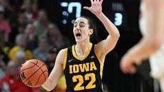 LINCOLN, NEBRASKA - FEBRUARY 11: Caitlin Clark #22 of the Iowa Hawkeyes calls a play against the Nebraska Cornhuskers in the second half at Pinnacle Bank Arena on February 11, 2024 in Lincoln, Nebraska.   Steven Branscombe/Getty Images/AFP (Photo by Steven Branscombe / GETTY IMAGES NORTH AMERICA / Getty Images via AFP)