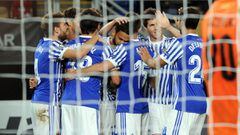 Los jugadores de la Real Sociedad celebrando un gol ante el Vardar.