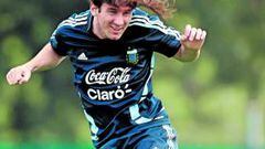 <b>SALVAVIDAS. </b>Messi es el último recurso al que se aferra Maradona.