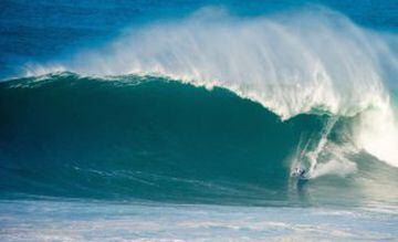 Qué bontias son las fotos de surf de olas grandes en las que el labio está cayendo pero todavía no ha contactado con el agua (o con el surfista). Que se lo digan a Trevor Carlson, que vivió una de estas como protagonista. 