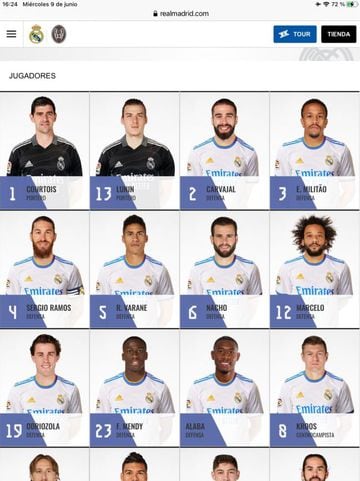 La imagen de Ramos en la web del Madrid posando con la nueva camiseta.