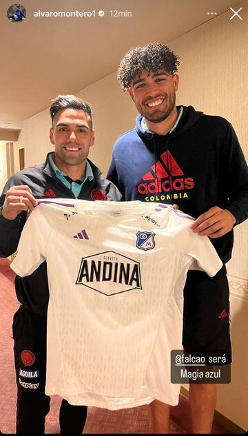 Álvaro Montero junto a Radamel Falcao García y la camiseta de Millonarios.