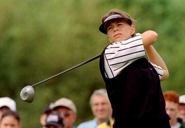 Sörenstam fue la líder absoluta del golf durante la década de los noventa. Durante su carrera consiguió 93 títulos, de los cuales 72 fueron del LPGA Tour. En 2003 se convirtió en la primera mujer en participar en un torneo masculino de la PGA Tour. Desde 2003 forma parte del Salón de la Fama del golf. En 2008 puso término a 16 años de competición profesional. Desde entonces ha capitaneado al equipo europeo de la Solheim (como jugadora fue una institución en el torneo con 24 puntos en 37 partidos y dos títulos), ha comentado torneos en televisión y se ha embarcado en múltiples negocios, desde el diseño de campos y una academia hasta una marca de ropa o la producción de vino. Desde 2007 lleva a cabo una labor filantrópica con la Fundación ANNIKA, que ayuda a forjarse una carrera en el golf a jugadoras de todos los niveles, del instituto al mundillo profesional. Todo lo que consiguió ella lo quiere para otras. Así es Annika Sörenstam, una campeona voraz y una persona modélica.