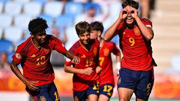 Guiu y Lamine celebran el primer gol de España ante Eslovenia.