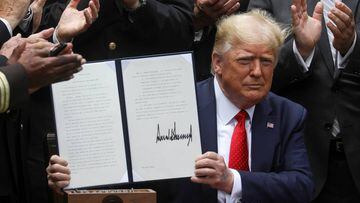 Trump signs executive order to reform police brutality in the US