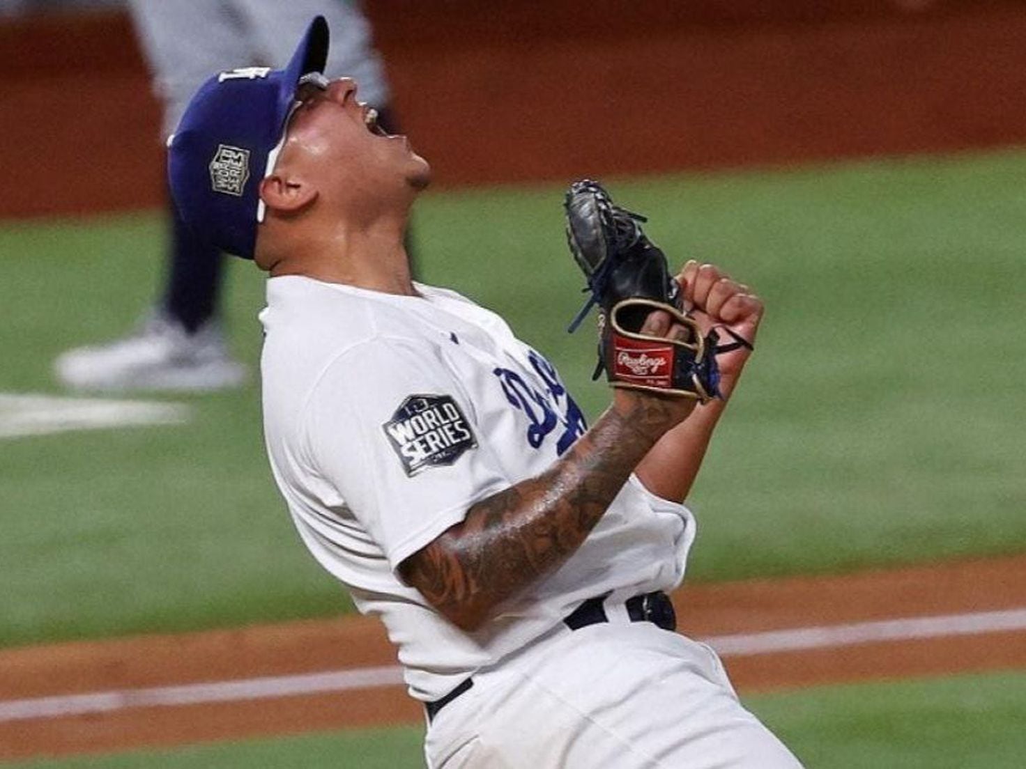 Dodgers stay alive in NL West race; Julio Urías gets 20th win