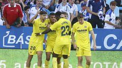 Los jugadores del Villarreal B celebran un gol.