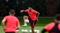 KIRKBY, ENGLAND - AUGUST 18: (THE SUN OUT, THE SUN ON SUNDAY OUT) Luis Diaz of Liverpool during a training session at AXA Training Centre on August 18, 2022 in Kirkby, England. (Photo by Andrew Powell/Liverpool FC via Getty Images)