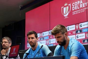 Messi and Piqué in this afternoon's press conference.