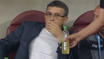El D.T. del Dinamo de Bucarest sufre un infarto en pleno partido