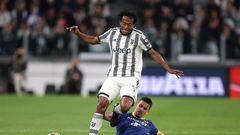 TURIN, ITALY - APRIL 01: Fabio Depaoli of Hellas Verona challenges Juan Cuadrado of Juventus during the Serie A match between Juventus and Hellas Verona at Allianz Stadium on April 01, 2023 in Turin, Italy. (Photo by Jonathan Moscrop/Getty Images)