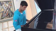Novak Djokovic tocando el piano en Instagram.