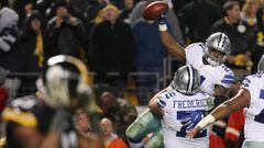 Nov 13, 2016; Pittsburgh, PA, USA;  Dallas Cowboys running back Ezekiel Elliott (21) is hoisted by center Travis Frederick (72) after scoring the game-winning touchdown against the Pittsburgh Steelers during the second half of their game at Heinz Field. The Cowboys won the game, 35-30. Mandatory Credit: Jason Bridge-USA TODAY Sports