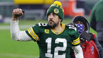 Aaron Rodgers reports to Packers training camp after exile