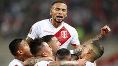 Soccer Football - World Cup - South American Qualifiers - Peru v Chile - Estadio Nacional, Lima, Peru - October 7, 2021 Peru&#039;s Christian Cueva celebrates scoring their first goal with teammates Pool via REUTERS/Paolo Aguilar  REFILE - CORRECTING ID