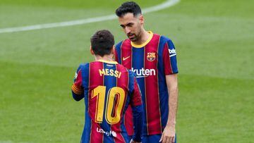 Busquets, con Messi en el Camp Nou.
