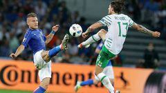 . Lille (France), 22/06/2016.- Jeff Hendrick (R) of Ireland in action against Ciro Immobile of Italy during the UEFA EURO 2016 group E preliminary round match between Italy and Ireland at Stade Pierre Mauroy in Lille Metropole, France, 22 June 2016.
 
 (R
