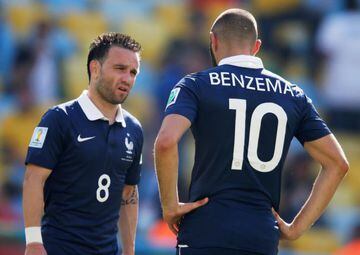 FILE PHOTO: France's Mathieu Valbuena (L) and his teammate Karim Benzema react during their 2014 World Cup quarter-finals against Germany at the Maracana stadium in Rio de Janeiro July 4, 2014. REUTERS/Charles Platiau/File Photo
