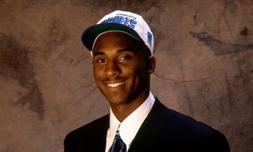 Fue la décimotercera elección del draft de 1996, que pertenecía a los Charlotte Hornets, equipo que hoy en día es propiedad de Michael Jordan. Sus derechos pasaron a los Lakers con un intercambio por el serbio Vlade Divac. Así fue como Kobe llegó al único equipo con el que jugó en la NBA. 