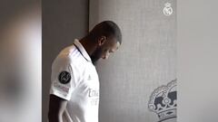 La reacción de Rüdiger al ponerse la camiseta del Madrid
