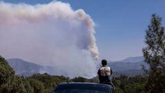 The Oak Fire began on Friday afternoon and quickly spread. Firefighters are making progress, but Yosemite and thousands of structures are still in danger.