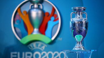 El trofeo de campeón de la Eurocopa durante la presentación de la sede de Londres para la edición de 2020.