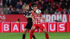 Cristhian Stuani of Girona FC in action with Inigo Martinez of Athletic Club during the La Liga match between Girona FC and Athletic Club at Estadio Municipal Montilivi in Girona, Spain.(Photo by David Ramirez/DAX Images/NurPhoto via Getty Images)