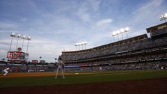 LOS ANGELES, CALIFORNIA - JUNE 03: A general view of play between the New York Mets and the Los Angeles Dodgers in the second inning at Dodger Stadium on June 03, 2022 in Los Angeles, California.   Ronald Martinez/Getty Images/AFP
== FOR NEWSPAPERS, INTERNET, TELCOS & TELEVISION USE ONLY ==