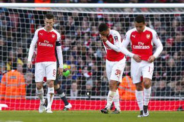Los jugadores del Arsenal, con Sánchez entre ellos, se lamentan por el gol de Burnley. 