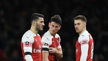 Arsenal allay Koscielny fears, but suffer Sokratis blow