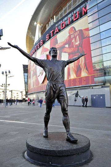 Estatua de Tony Adams en el exterior del Emirates Stadium, campo del Arsenal.