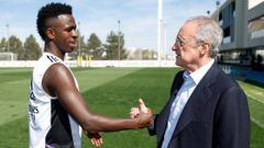 Vinicius greets Florentino Pérez during a visit by the president to the first team.