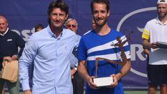 Juan Carlos Ferrero posa junto a Constant Lestienne, campeón en 2021