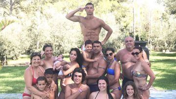 Cristiano Ronaldo de vacaciones con 15 miembros de su familia